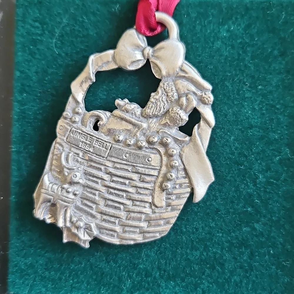 Longaberger 1997 Commemoarative Pewter Christmas Basket Ornament Collection IB